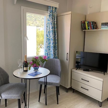Merve Apartments, Your Home From Home In Central Bodrum, Street Cats Frequent The Property, Not All Apartments Have Balconies , Ground Floor Have Terrace With Table And Chairs Dış mekan fotoğraf