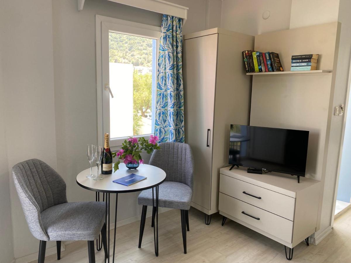 Merve Apartments, Your Home From Home In Central Bodrum, Street Cats Frequent The Property, Not All Apartments Have Balconies , Ground Floor Have Terrace With Table And Chairs Dış mekan fotoğraf