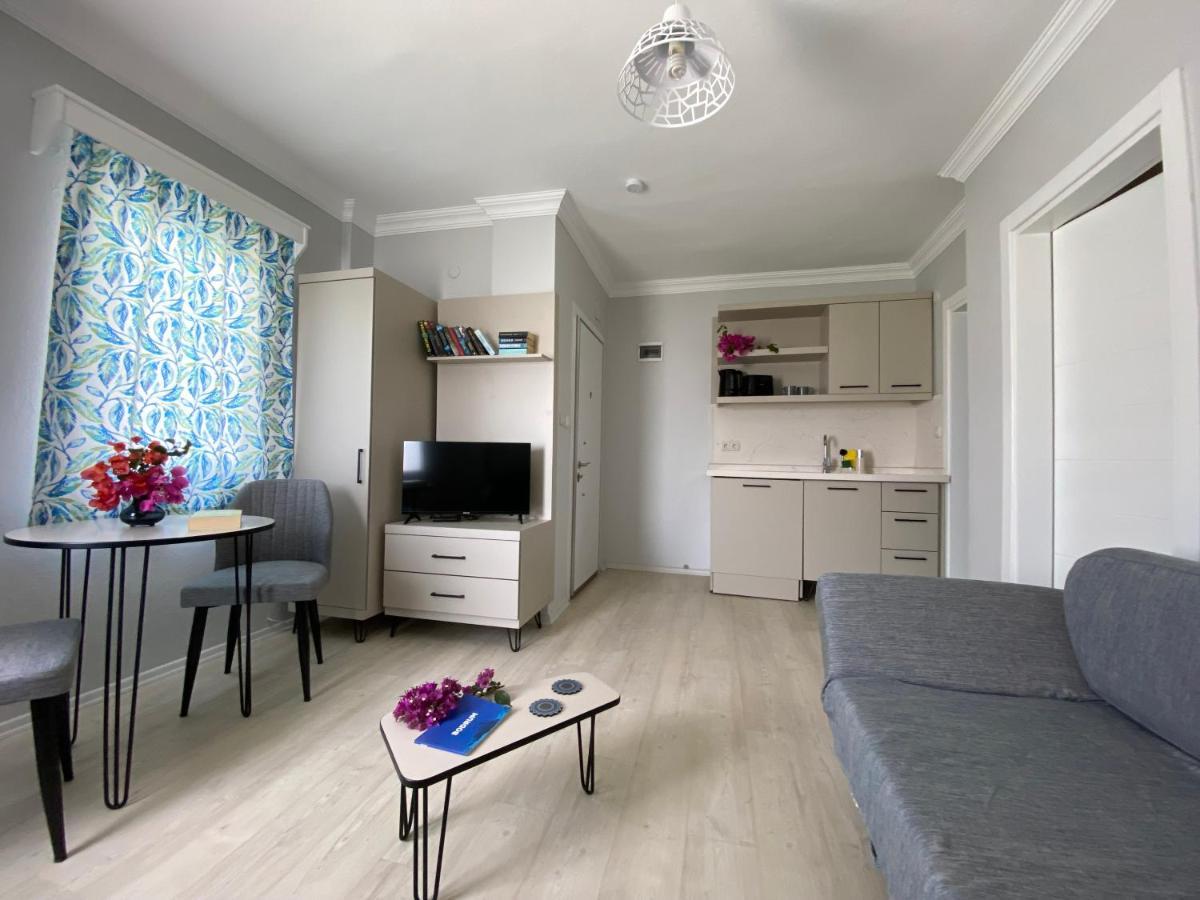 Merve Apartments, Your Home From Home In Central Bodrum, Street Cats Frequent The Property, Not All Apartments Have Balconies , Ground Floor Have Terrace With Table And Chairs Dış mekan fotoğraf