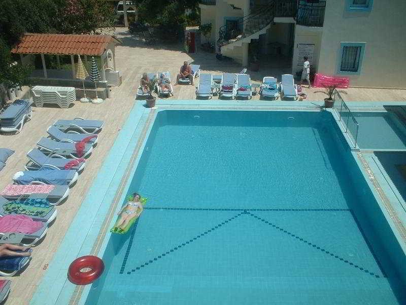 Merve Apartments, Your Home From Home In Central Bodrum, Street Cats Frequent The Property, Not All Apartments Have Balconies , Ground Floor Have Terrace With Table And Chairs Dış mekan fotoğraf