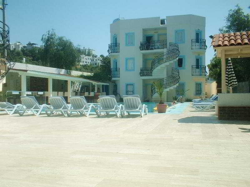 Merve Apartments, Your Home From Home In Central Bodrum, Street Cats Frequent The Property, Not All Apartments Have Balconies , Ground Floor Have Terrace With Table And Chairs Dış mekan fotoğraf