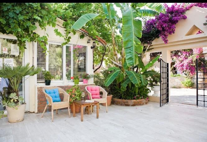 Merve Apartments, Your Home From Home In Central Bodrum, Street Cats Frequent The Property, Not All Apartments Have Balconies , Ground Floor Have Terrace With Table And Chairs Dış mekan fotoğraf