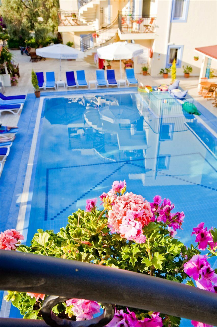 Merve Apartments, Your Home From Home In Central Bodrum, Street Cats Frequent The Property, Not All Apartments Have Balconies , Ground Floor Have Terrace With Table And Chairs Dış mekan fotoğraf