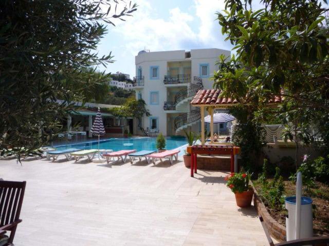 Merve Apartments, Your Home From Home In Central Bodrum, Street Cats Frequent The Property, Not All Apartments Have Balconies , Ground Floor Have Terrace With Table And Chairs Dış mekan fotoğraf